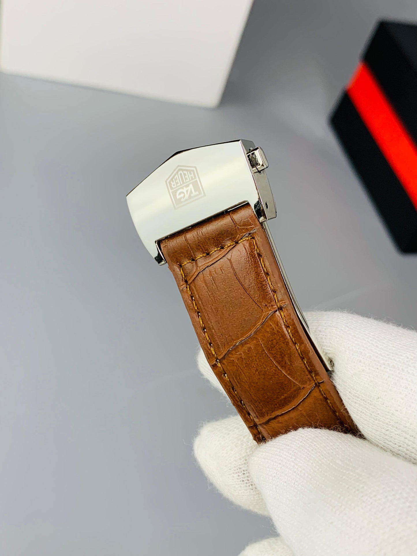 Date & Day working Leather strap Watch