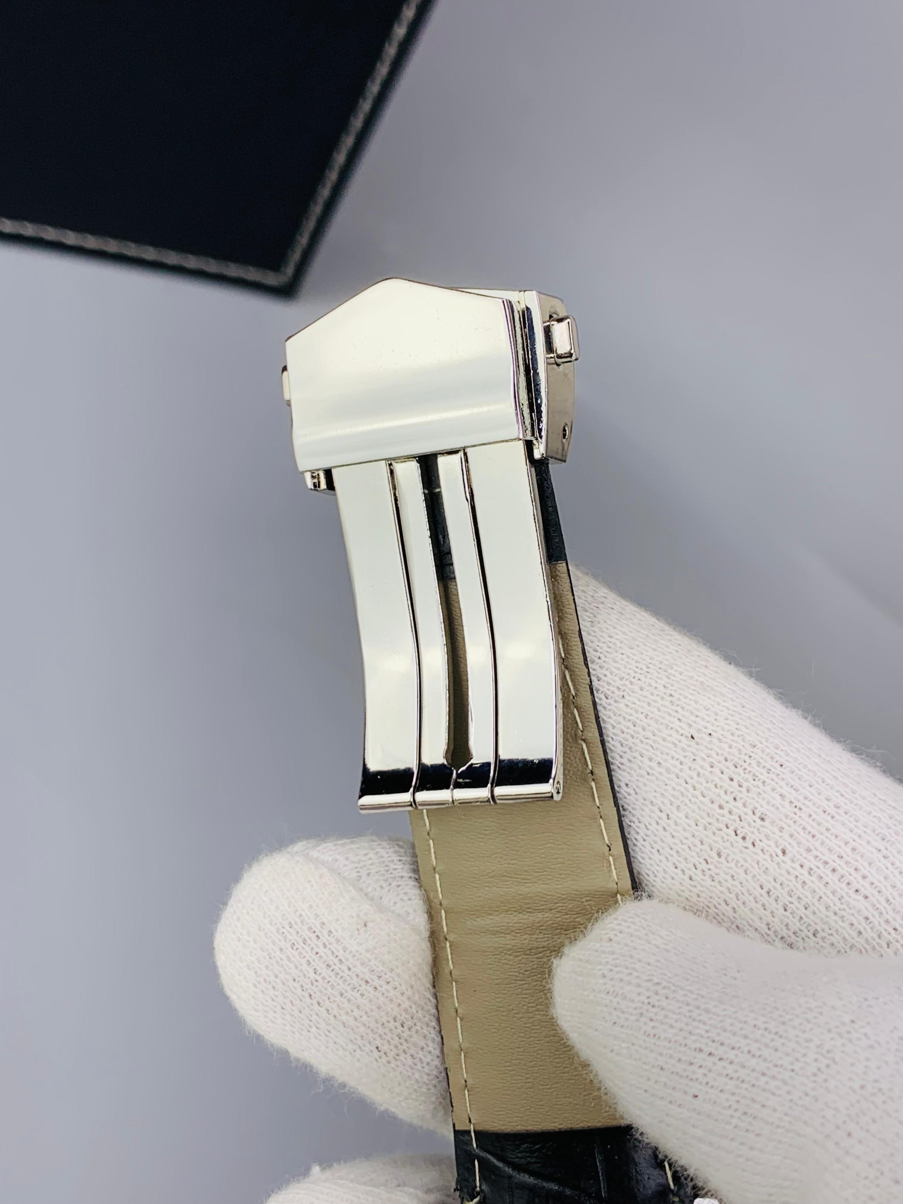 Day & Date Working Leather Strap Watch