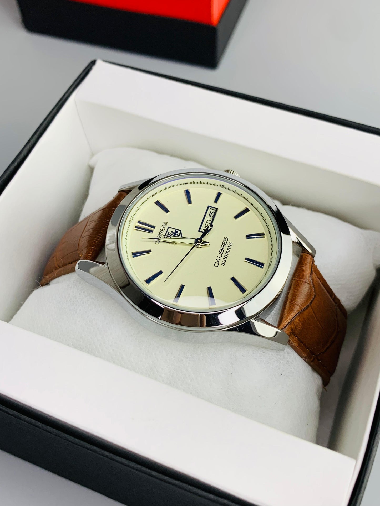 Date & Day working Leather strap Watch